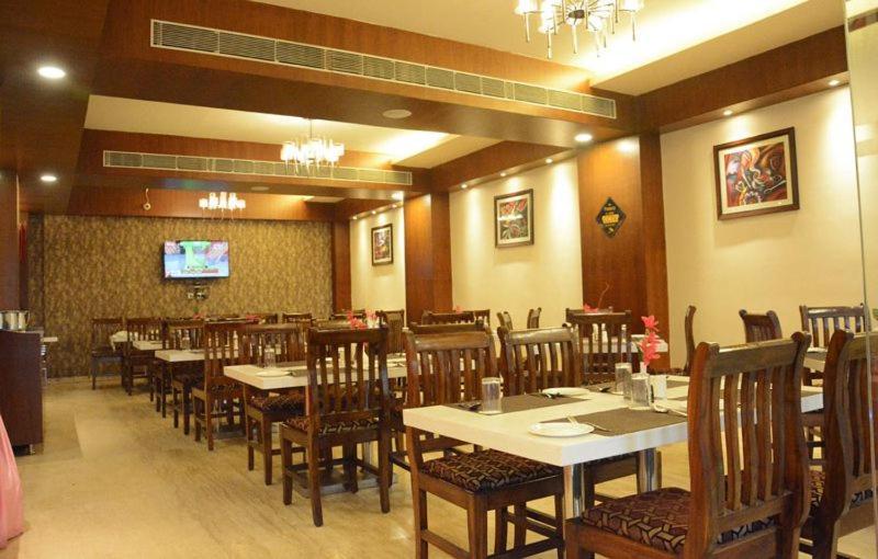 Hotel Eden Roc Bhubaneswar Exterior foto